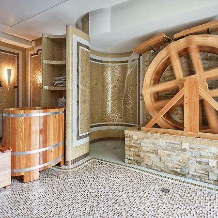 Apartment Villa Dionysus การ์โลวีวารี ภายนอก รูปภาพ