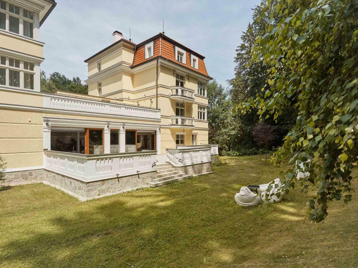 Apartment Villa Dionysus การ์โลวีวารี ภายนอก รูปภาพ