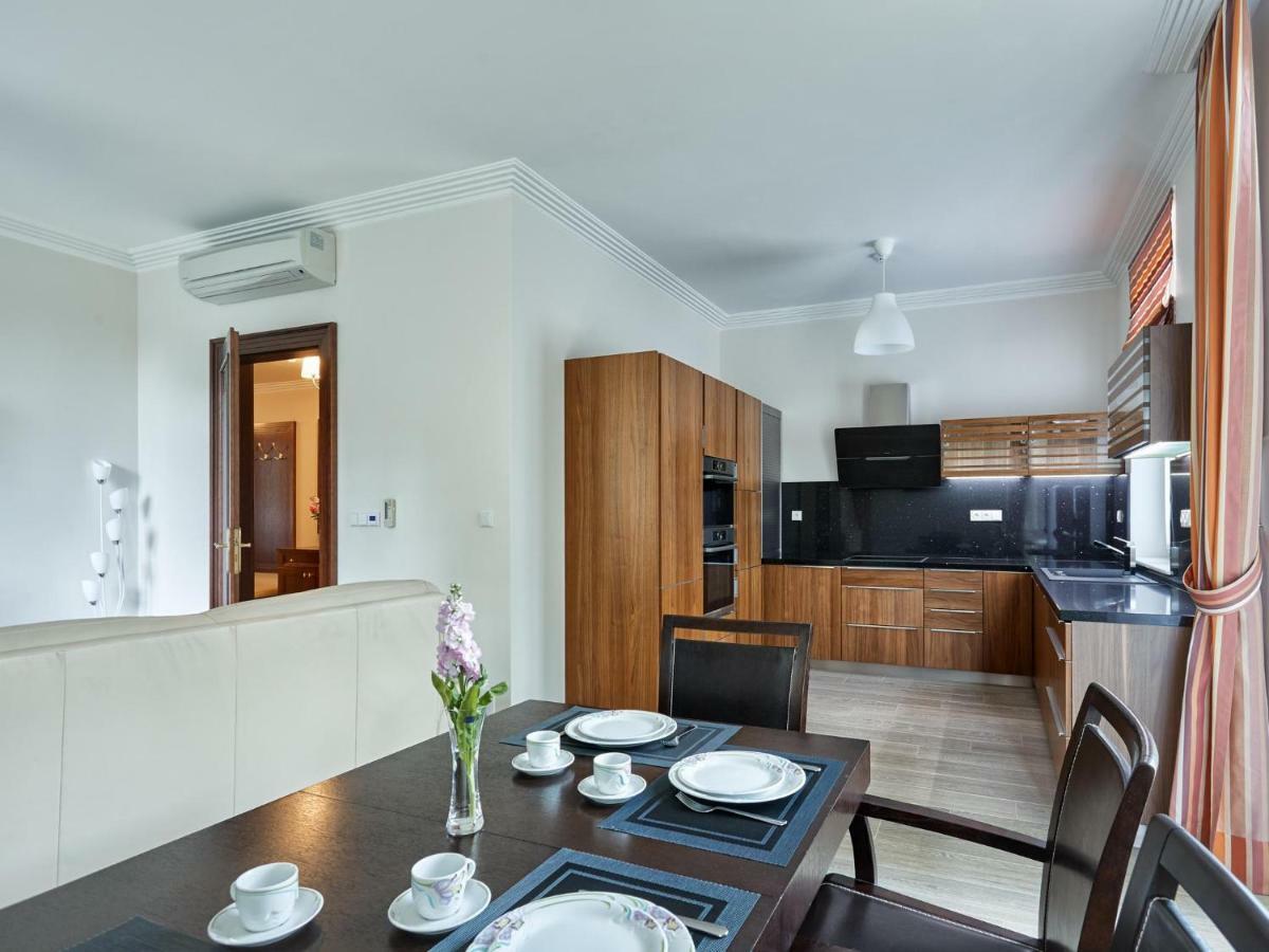 Apartment Villa Dionysus การ์โลวีวารี ภายนอก รูปภาพ