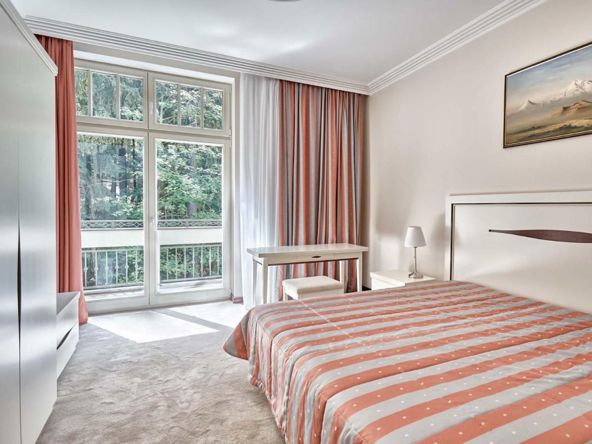 Apartment Villa Dionysus การ์โลวีวารี ภายนอก รูปภาพ