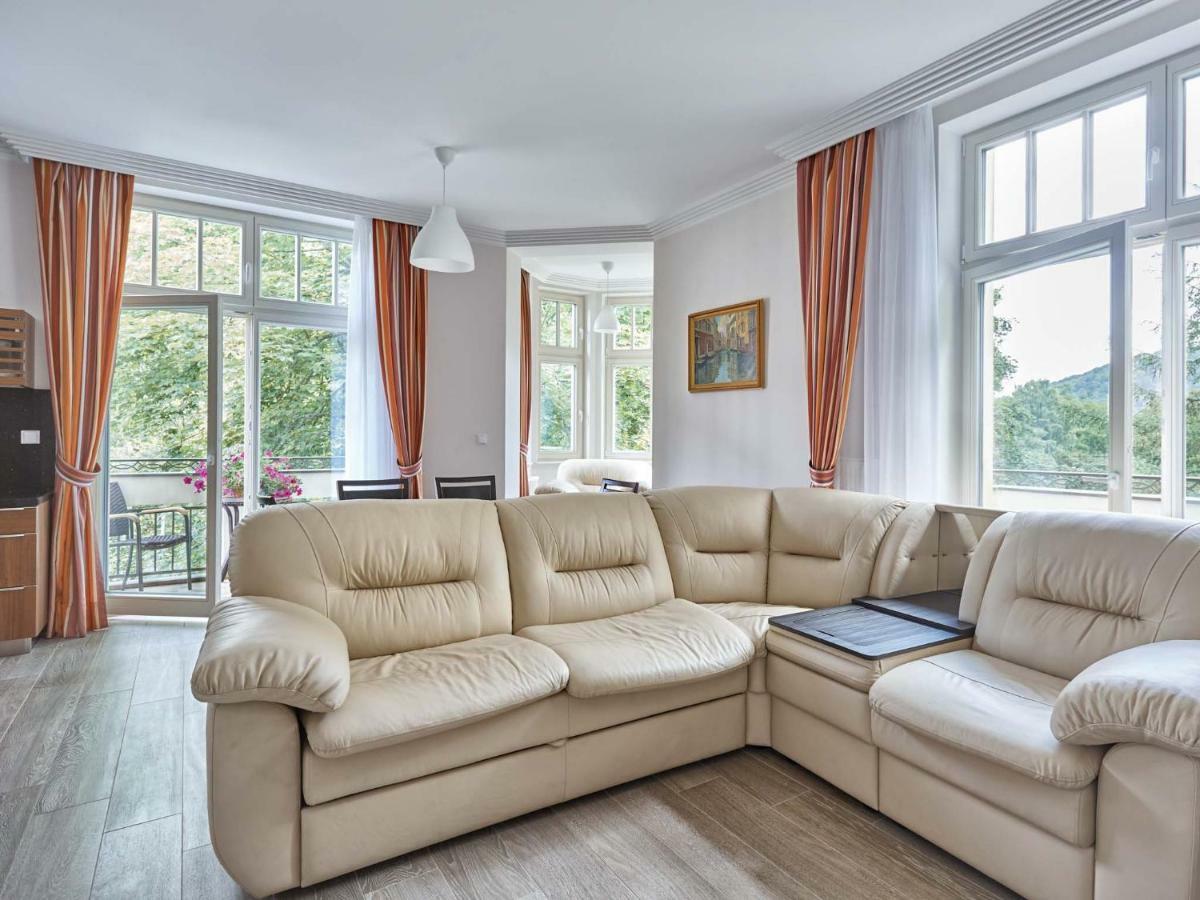 Apartment Villa Dionysus การ์โลวีวารี ภายนอก รูปภาพ