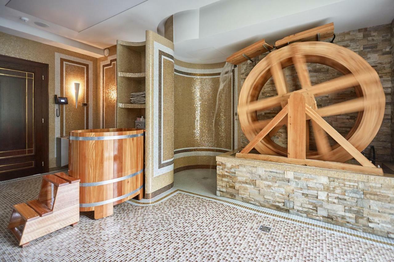 Apartment Villa Dionysus การ์โลวีวารี ภายนอก รูปภาพ