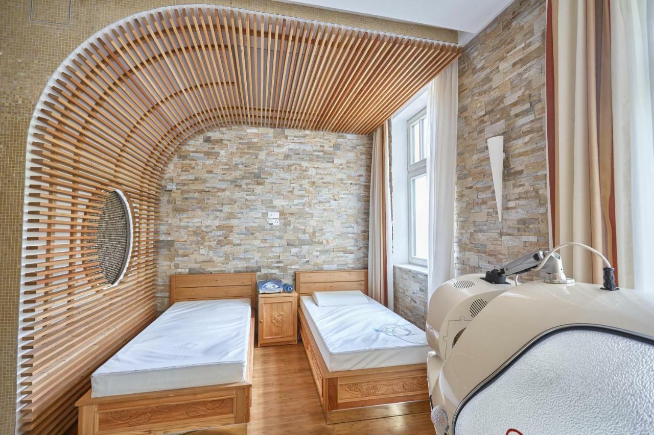 Apartment Villa Dionysus การ์โลวีวารี ภายนอก รูปภาพ
